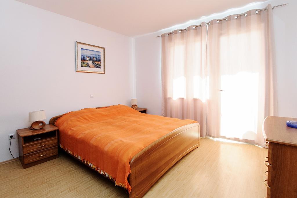Apartments Slava Petricevic Podstrana Oda fotoğraf